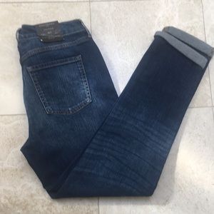 NWT Banana Republic Girlfriend Jean 26/2 99%cotton/1% spandex, comfy relaxed fit